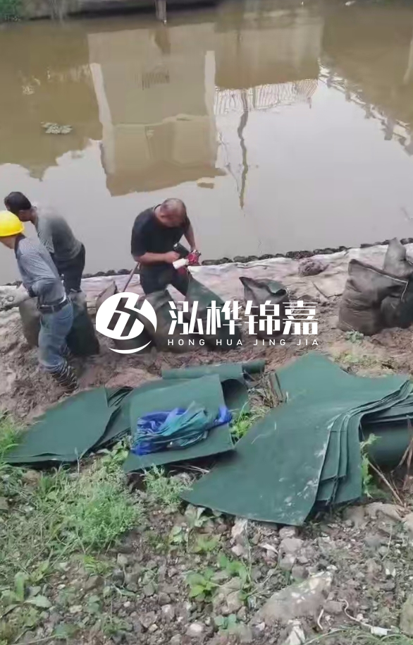鄭州專業(yè)挖機(jī)打木樁-地基加固中挖機(jī)打木樁的優(yōu)勢(shì)？