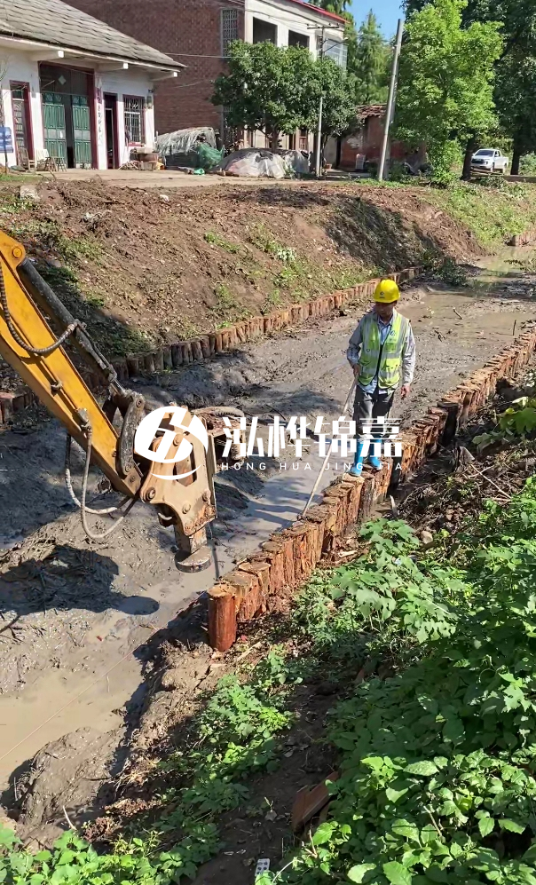 寧德河道清淤專業(yè)施工-挖掘機清理河底淤泥的深度如何控制？