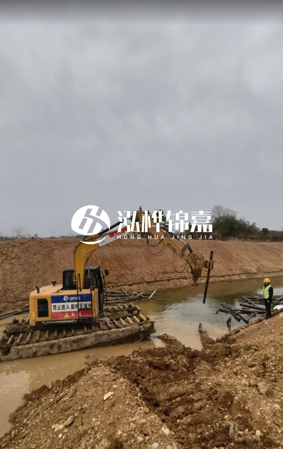 河道護坡木樁密布規(guī)范要求-河道護坡木樁多少米一根樁？